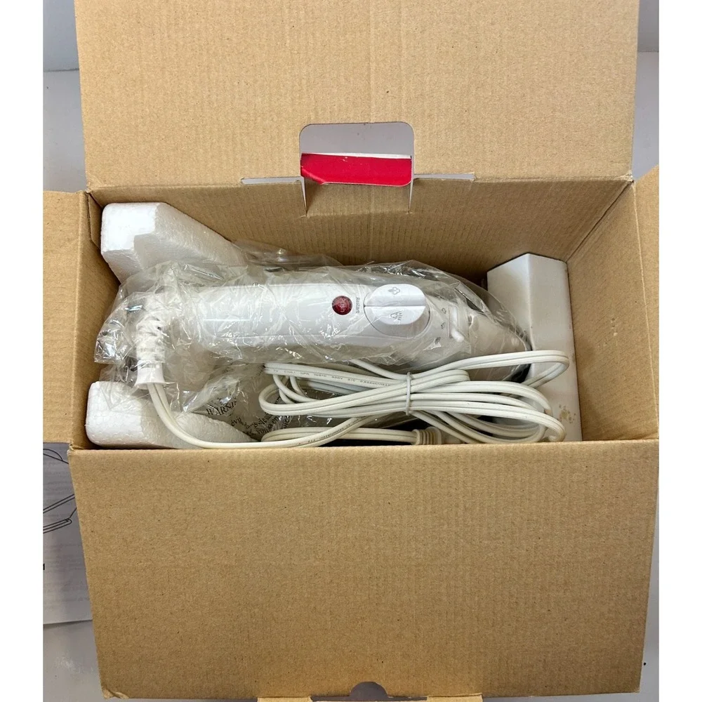 Sunbeam Steam Master Non-Stick Iron 30-Minute Auto-Off 3017 New in Box 2012